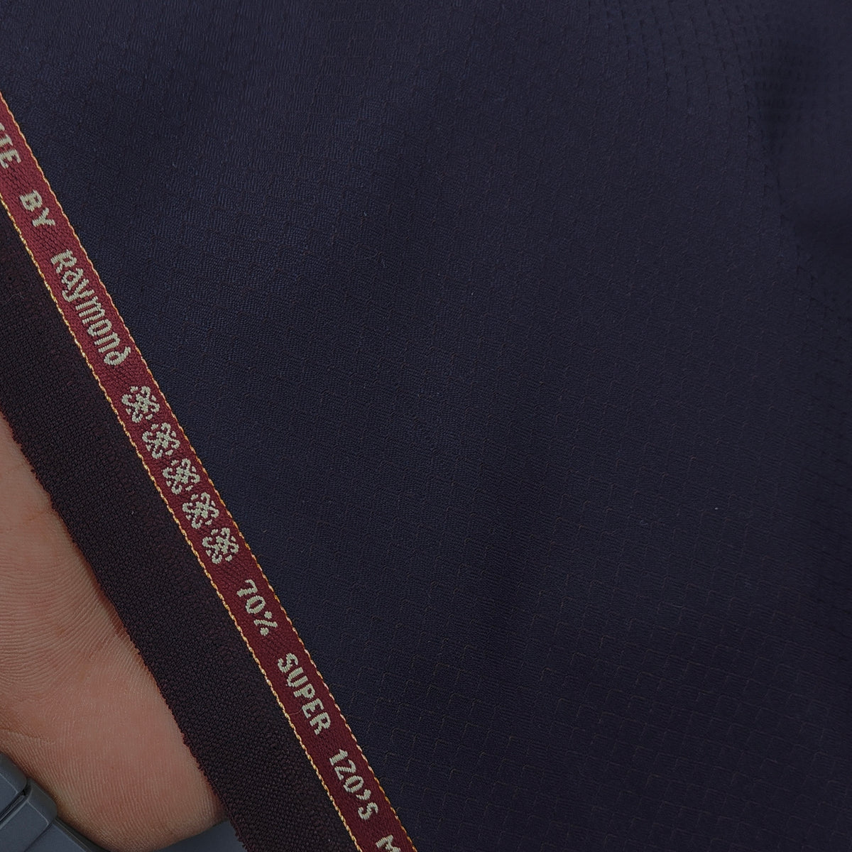 Suit Fabric Raymond Exotic Super 120s Count Luxurious 70% Rich Wool Dobby Color Dark Blue N Plum Wine